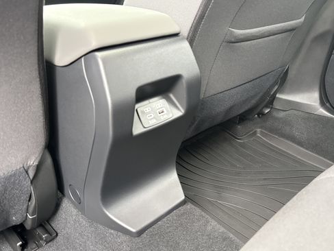 Used 2025 Subaru Crosstrek 2.0i Premium image 35