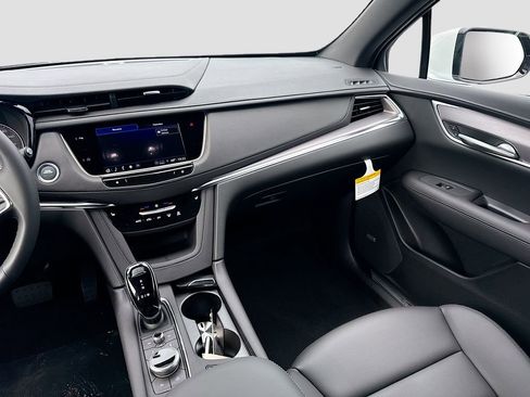 New 2025 Cadillac XT5 Luxury w/ LPO, Floor Liner Package image 23