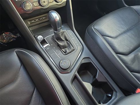 Used 2019 Volkswagen Tiguan SEL Premium image 28