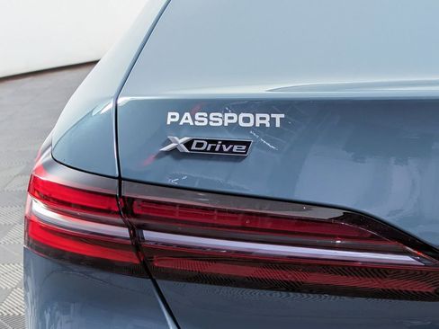 Used 2025 BMW 530i xDrive w/ Premium Package image 10