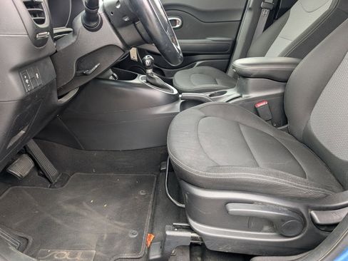 Used 2018 Kia Soul + FWD image 15