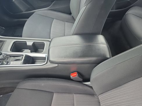 Used 2025 Nissan Sentra SV FWD image 22