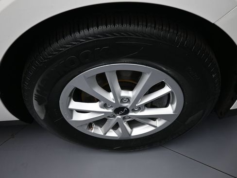 Certified 2024 Kia Carnival LX FWD image 13
