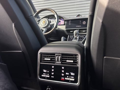 Certified 2022 Porsche Cayenne image 8