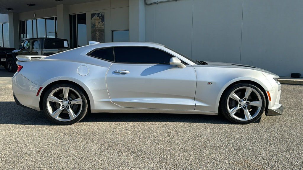 Used 2018 Chevrolet Camaro SS RWD image 8