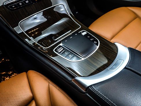 Used 2022 Mercedes-Benz GLC 300 image 6