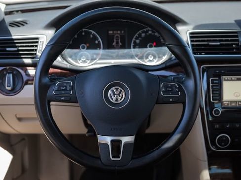 Used 2013 Volkswagen Passat 2.5 SEL Premium FWD image 22
