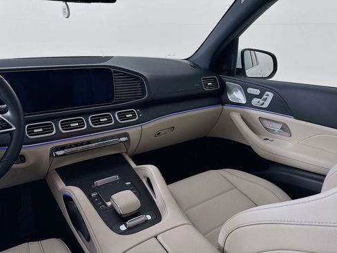 Used 2025 Mercedes-Benz GLS 450 4MATIC image 26