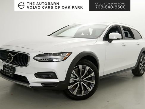 Certified 2025 Volvo V90 B6 Cross Country Plus AWD/4WD image 1
