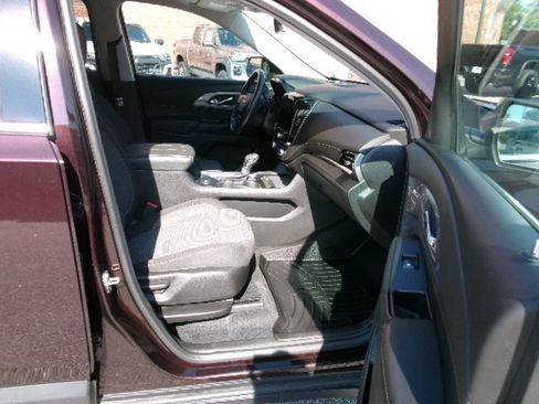 Used 2021 Chevrolet Traverse LT FWD image 11