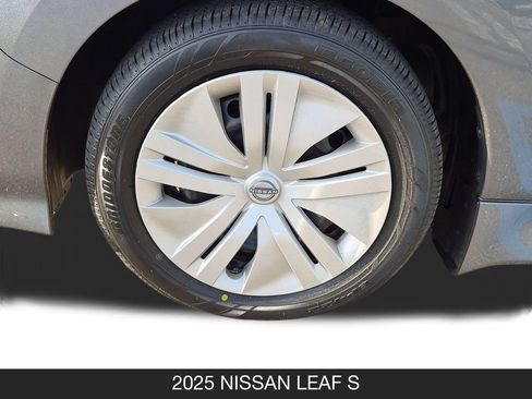 Certified 2025 Nissan Leaf S FWD image 11