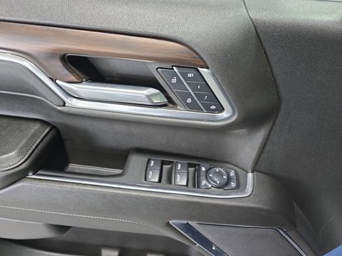 Used 2024 GMC Sierra 1500 SLT image 27