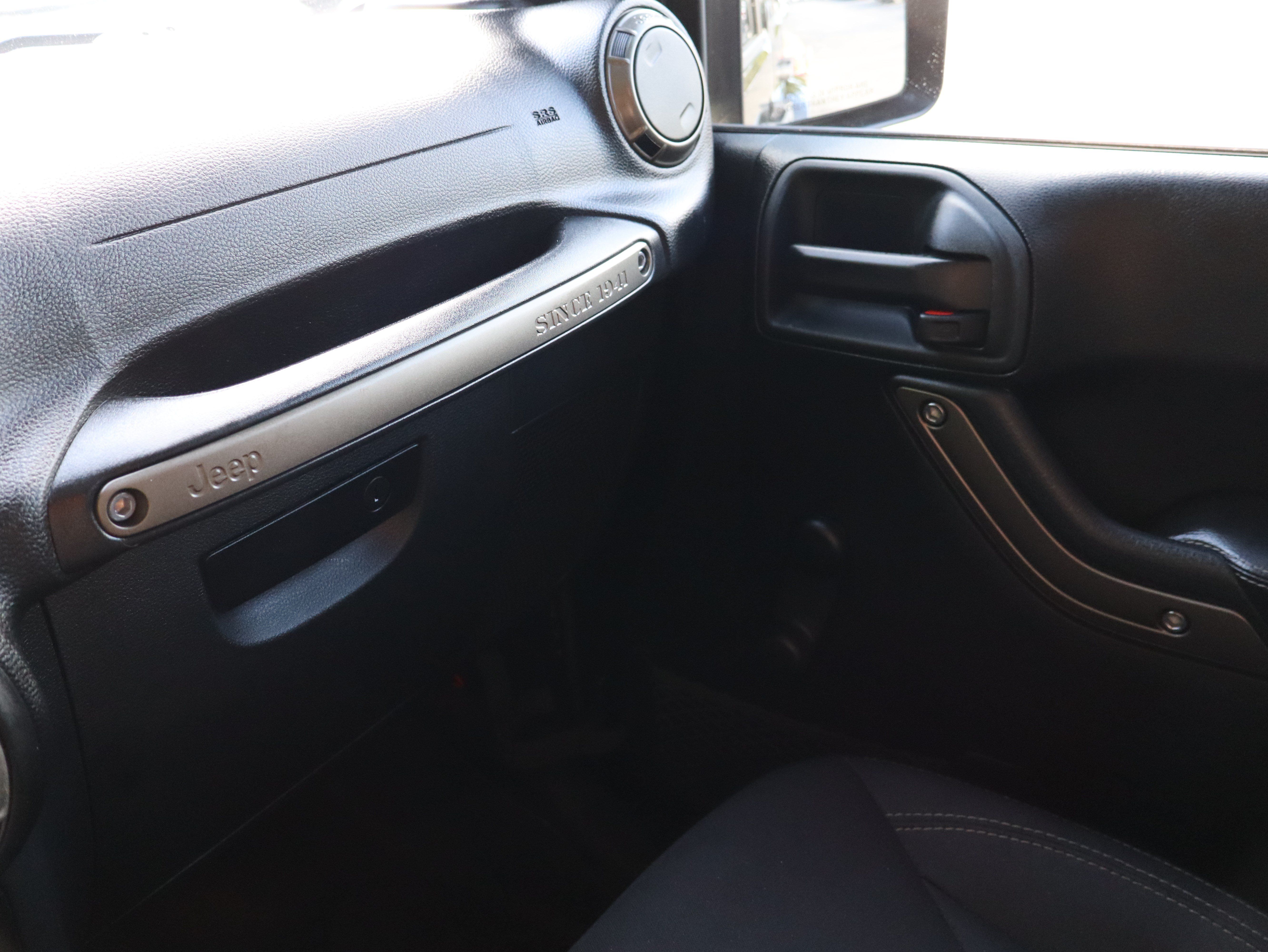 Used 2018 Jeep Wrangler Unlimited Sport AWD/4WD image 43