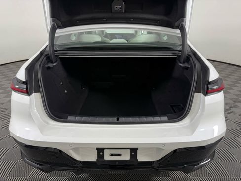 New 2026 BMW 750e xDrive w/ Executive Package image 18