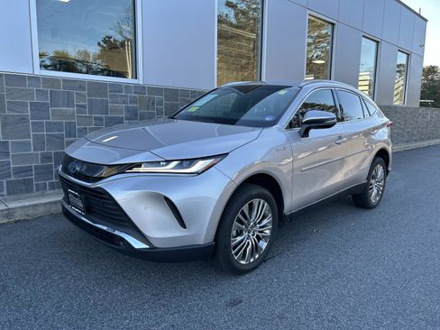 Used 2021 Toyota Venza XLE image 7