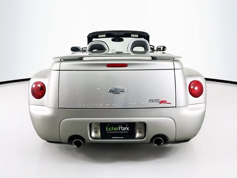 Used 2004 Chevrolet SSR w/ Preferred Equipment Group RWD image 7
