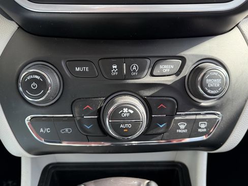 Used 2022 Jeep Cherokee Latitude Lux image 21