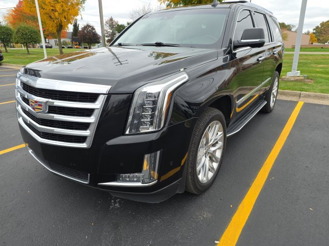 Used 2019 Cadillac Escalade Luxury AWD/4WD image 2