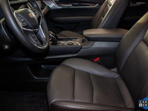 Certified 2025 Cadillac XT5 Premium Luxury image 20