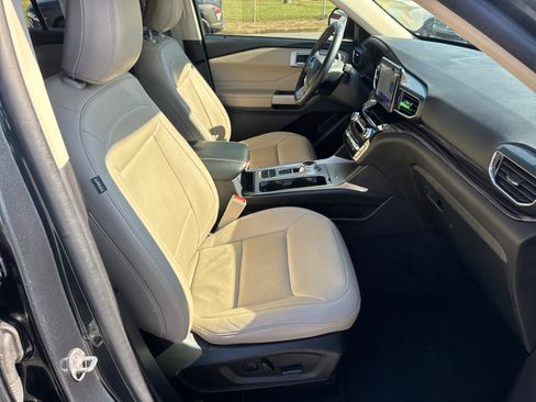 Used 2022 Ford Explorer Limited w/ Equipment Group 301A image 13