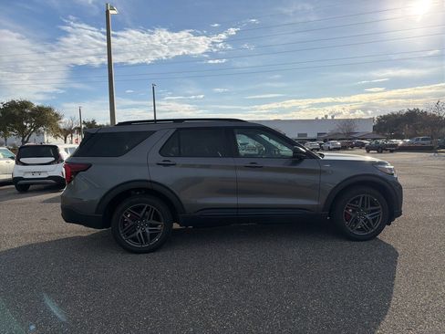 Used 2025 Ford Explorer ST-Line w/ ST-Line Street Pack image 6