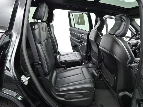 Used 2023 Jeep Grand Cherokee L Overland w/ Luxury Tech Group IV AWD/4WD image 38