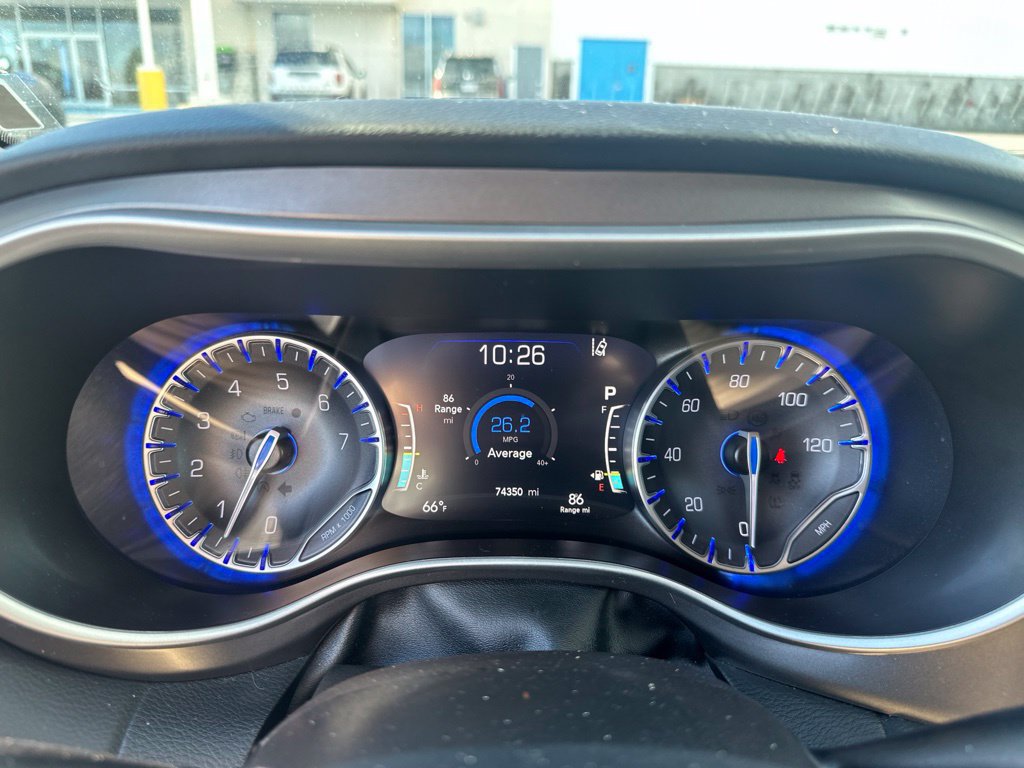 Used 2024 Chrysler Pacifica Touring-L FWD image 25
