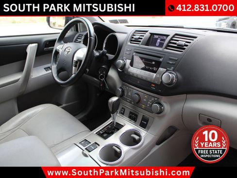 Used 2011 Toyota Highlander SE w/ Tow Pkg image 20