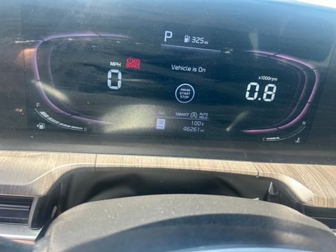Used 2024 Kia Telluride EX w/ EX Captain's Chair Package FWD image 2