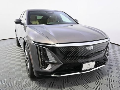 New 2025 Cadillac Lyriq Luxury image 9