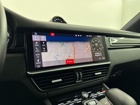 Used 2020 Porsche Cayenne Turbo S AWD/4WD image 29