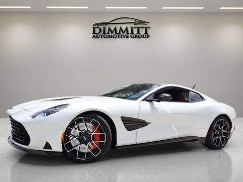 Used 2025 Aston Martin Vanquish RWD image 1