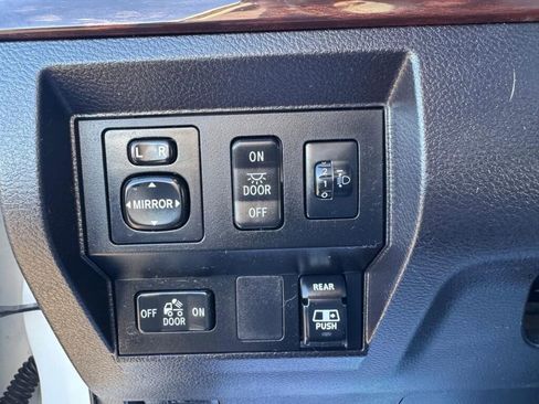 Used 2015 Toyota Tundra Limited w/ Limited Premium Package image 18