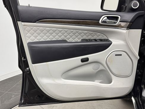 Used 2018 Jeep Grand Cherokee Summit image 12