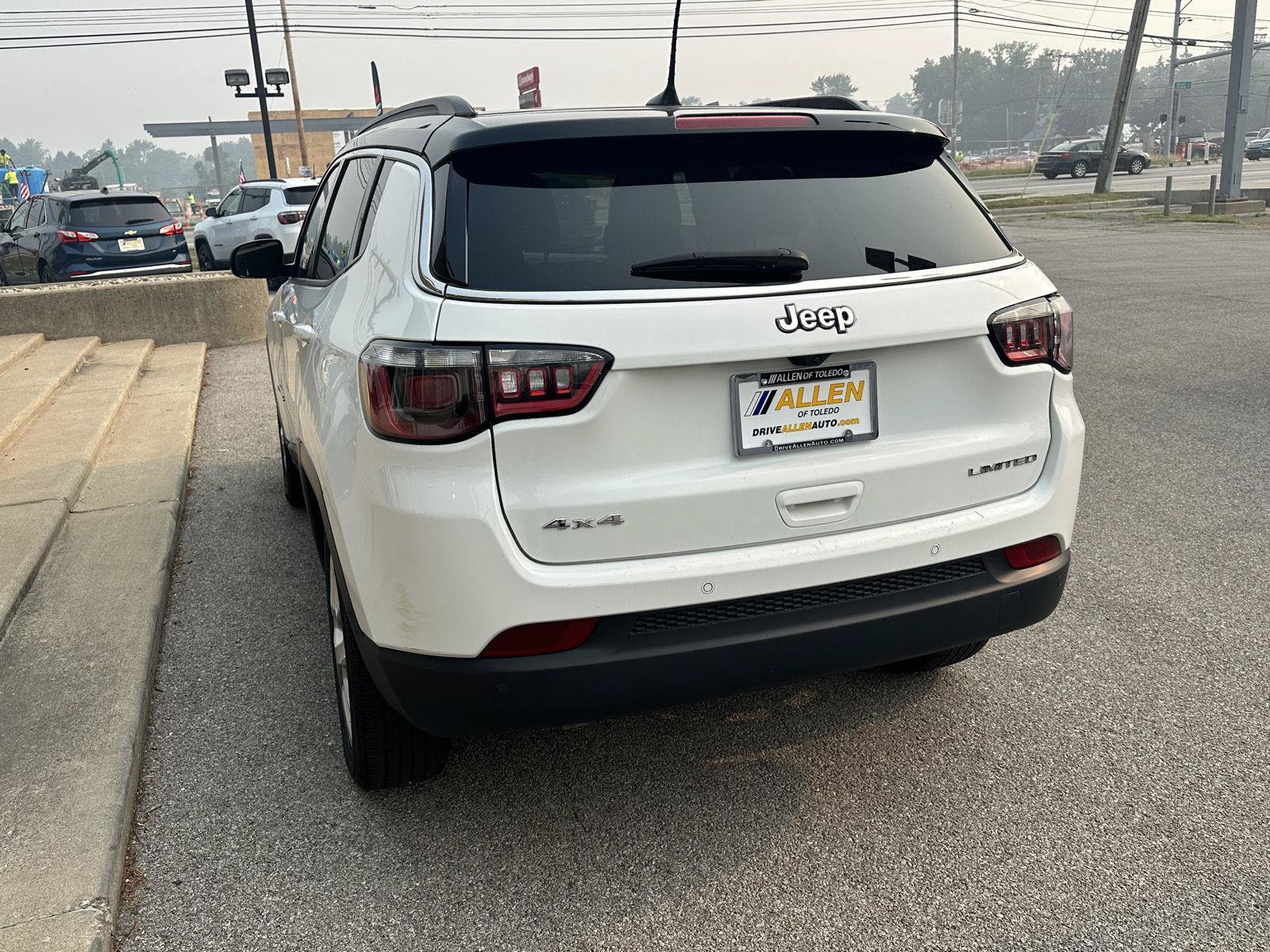 Used 2025 Jeep Compass Limited AWD/4WD image 8