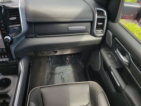 Used 2022 RAM 1500 Laramie AWD/4WD image 19