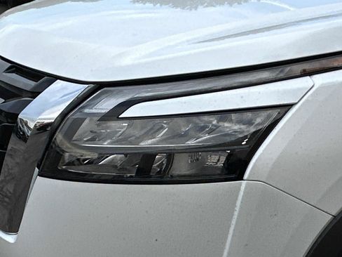 New 2025 Nissan Pathfinder SL image 10