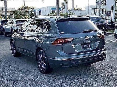 Used 2022 Volkswagen Tiguan SE image 3