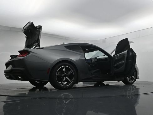 Used 2024 Ford Mustang Coupe RWD image 29