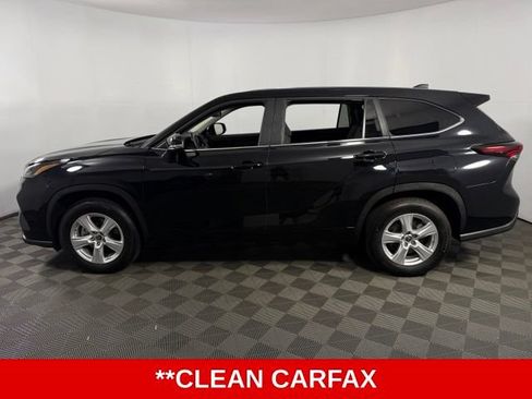 Used 2025 Toyota Highlander LE FWD image 5