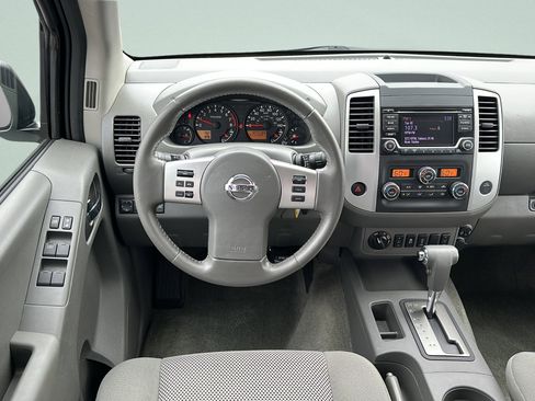 Used 2018 Nissan Frontier SV w/ Value Truck Package AWD/4WD image 10