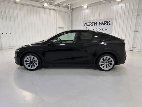 Used 2026 Tesla Model Y 2WD image 2