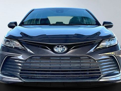 Used 2022 Toyota Camry LE FWD image 2