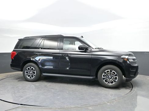 Used 2024 Ford Expedition XLT AWD/4WD image 3