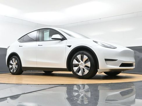 Used 2023 Tesla Model Y Long Range AWD/4WD image 50
