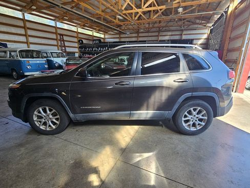 Used 2016 Jeep Cherokee Latitude AWD/4WD image 5