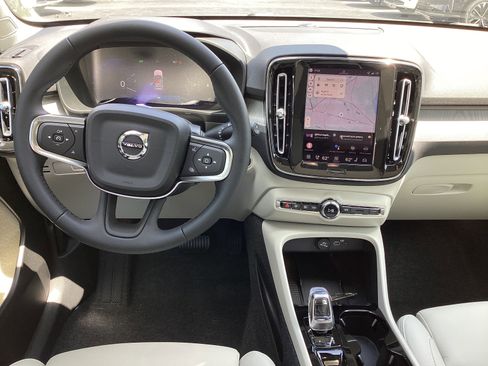 Used 2026 Volvo XC40 B5 Plus w/ Protection Package Premier image 18