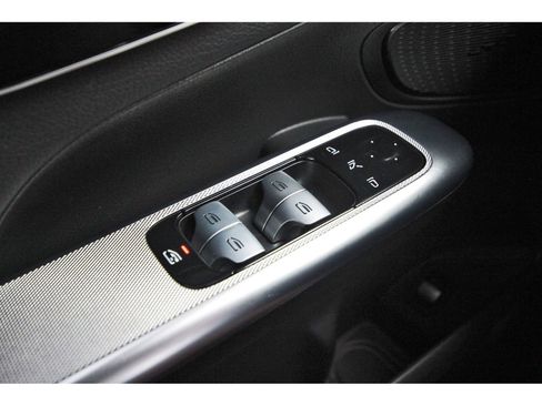 Used 2025 Mercedes-Benz GLC 300 image 25