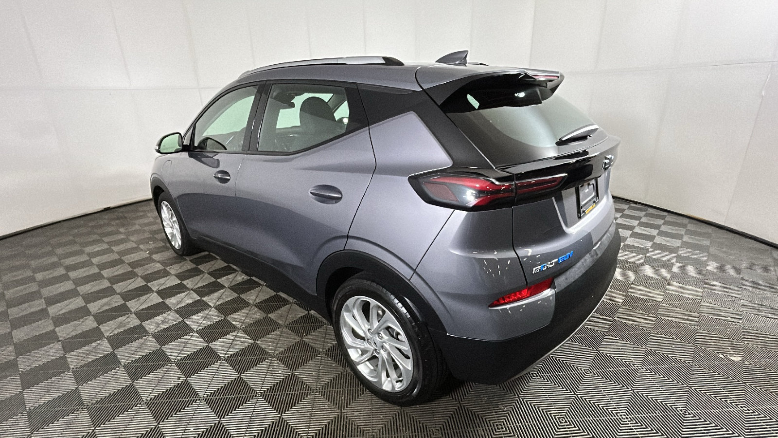 Used 2023 Chevrolet Bolt EUV LT w/ Comfort Package FWD image 5