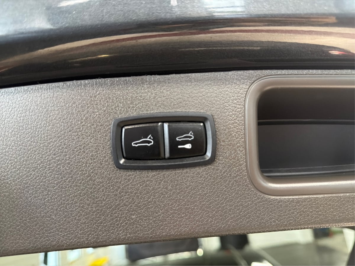 Used 2021 Porsche Macan AWD/4WD image 14